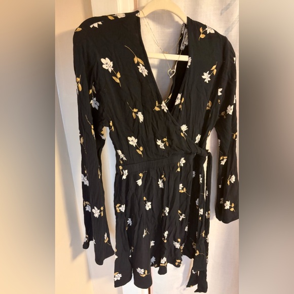 Billabong Floral Wrap Dress - Picture 5 of 11